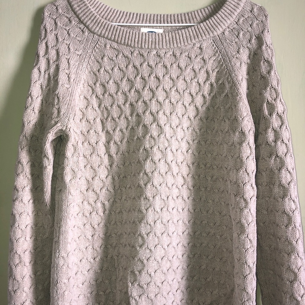 Women’s scoop neck sweater